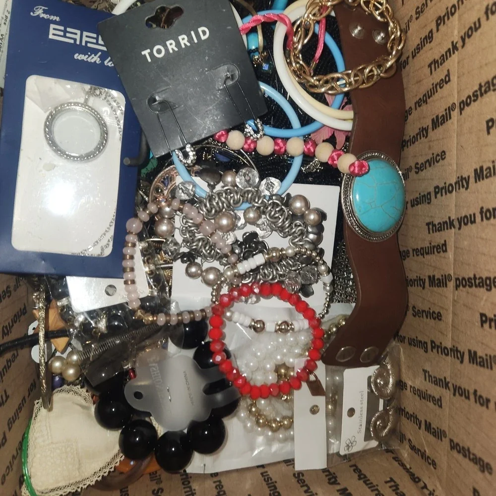 11 Lbs ALL True CRAFT REPAIR Junk  Jewelry Lot Bottom Of Bag Beads Smalls - Picture 1 of 7